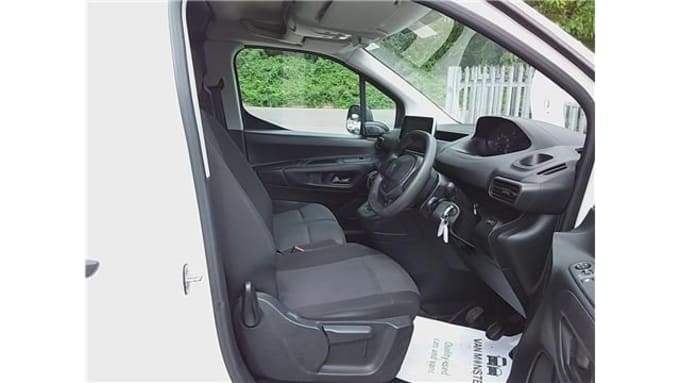 2025 Peugeot Partner