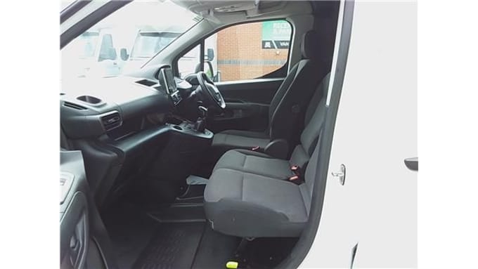 2025 Peugeot Partner