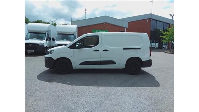 2025 Peugeot Partner