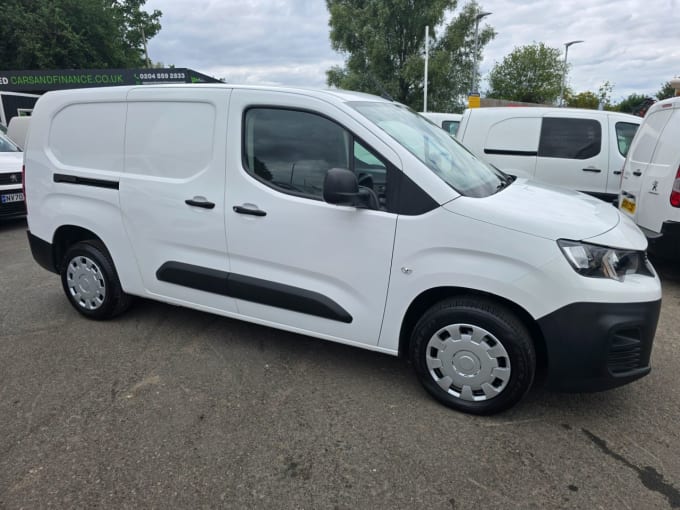 2025 Peugeot Partner