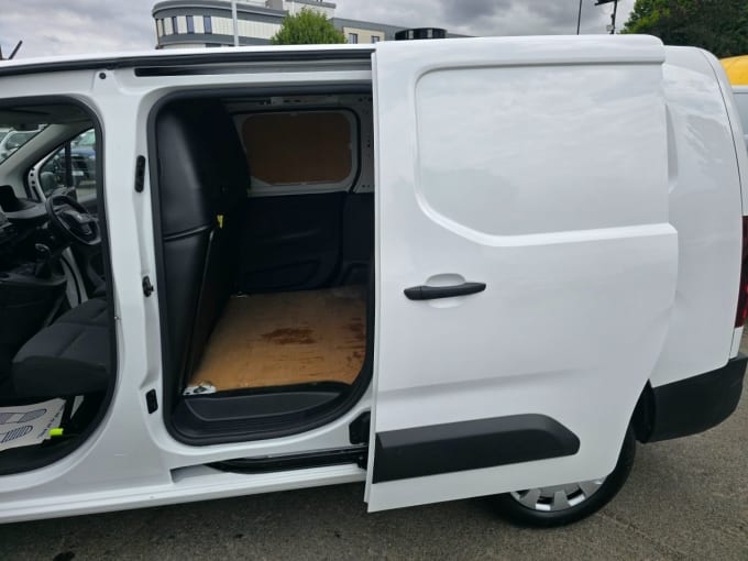 2025 Peugeot Partner