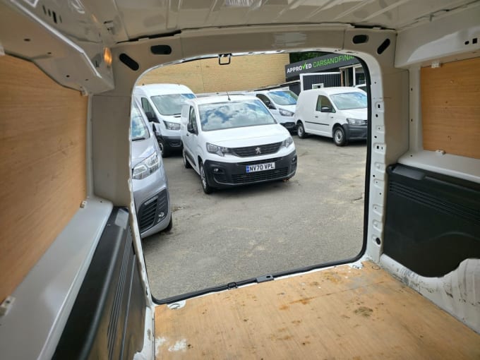2025 Peugeot Partner