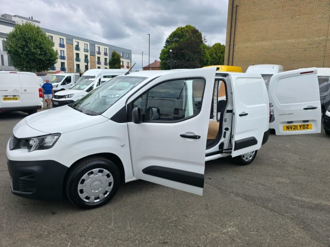 2025 Peugeot Partner