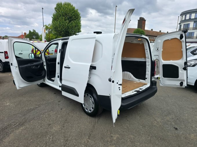 2025 Peugeot Partner