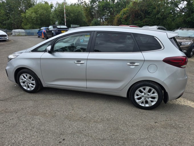 2025 Kia Carens