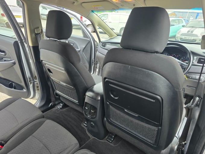 2025 Kia Carens