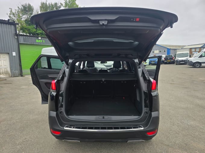 2025 Peugeot 5008