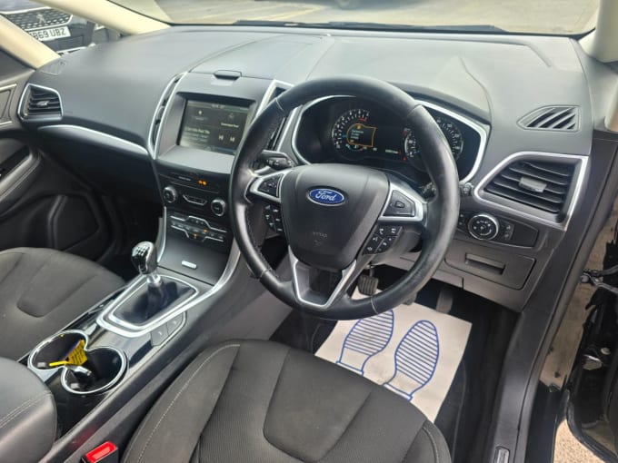2025 Ford S-max