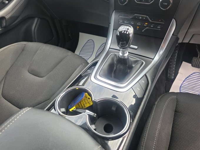 2025 Ford S-max