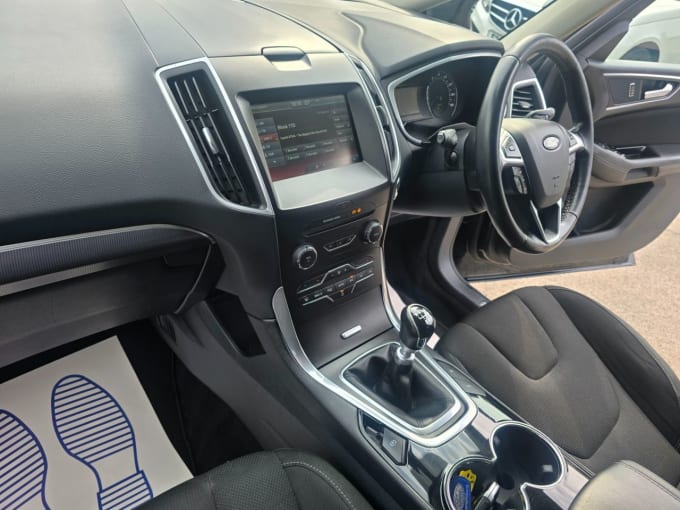 2025 Ford S-max
