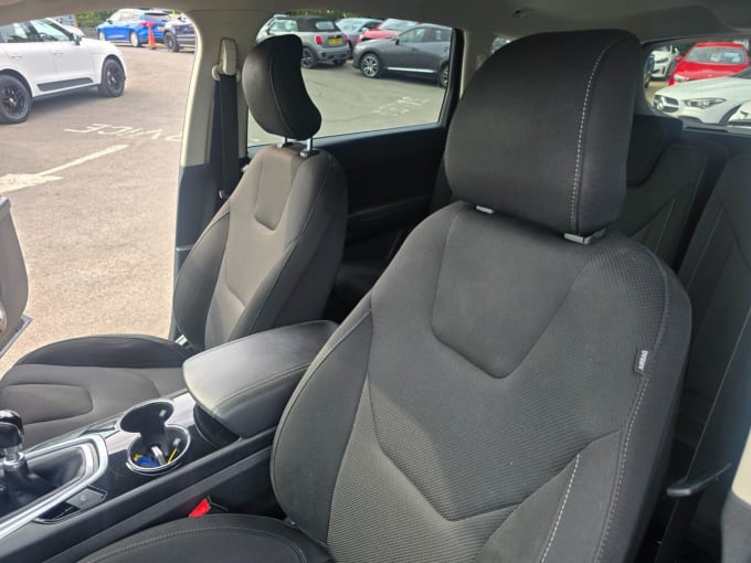 2025 Ford S-max