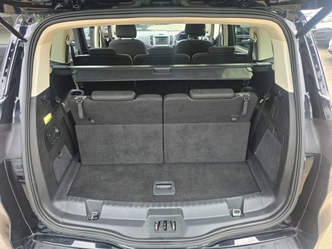 2025 Ford S-max