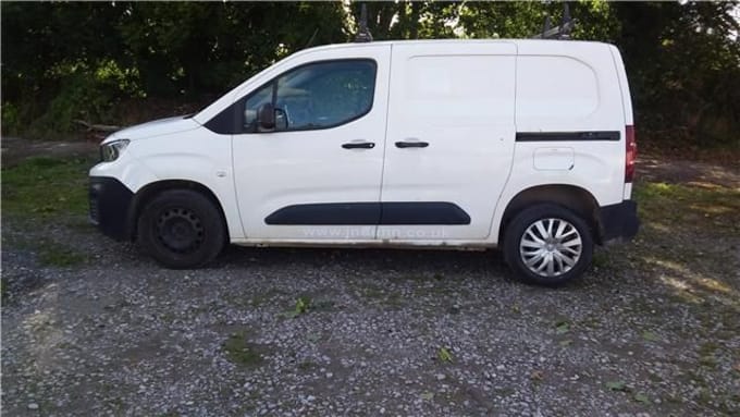 2025 Peugeot Partner