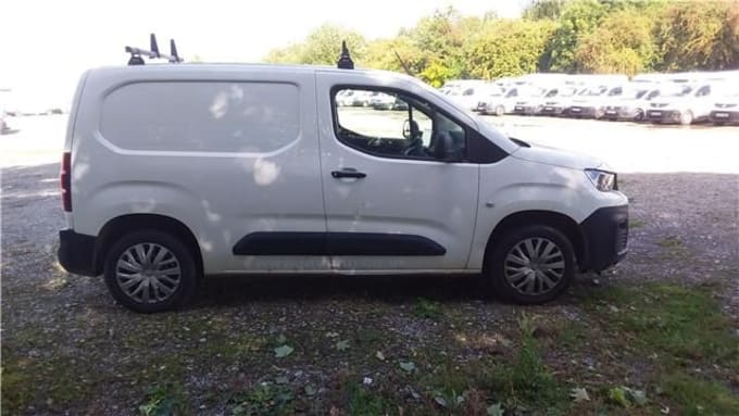 2025 Peugeot Partner