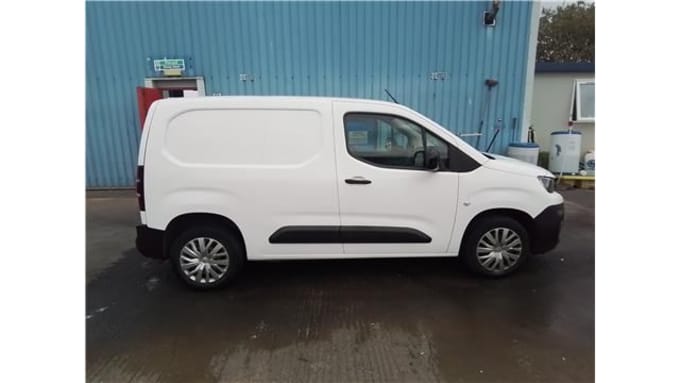2025 Peugeot Partner