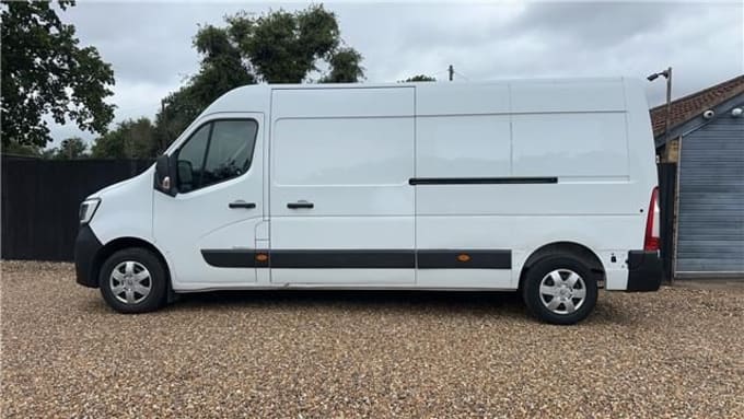 2025 Renault Master