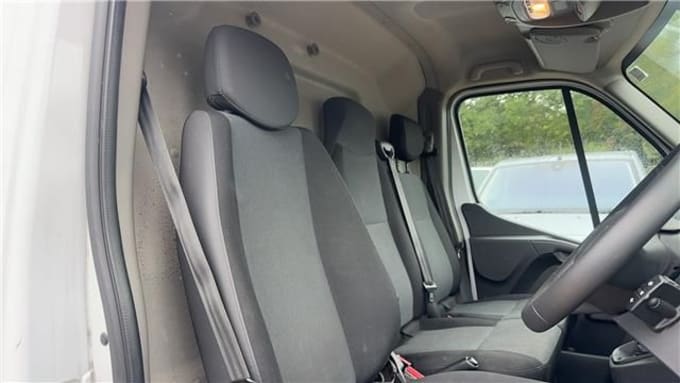 2025 Renault Master