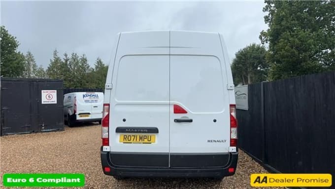 2025 Renault Master