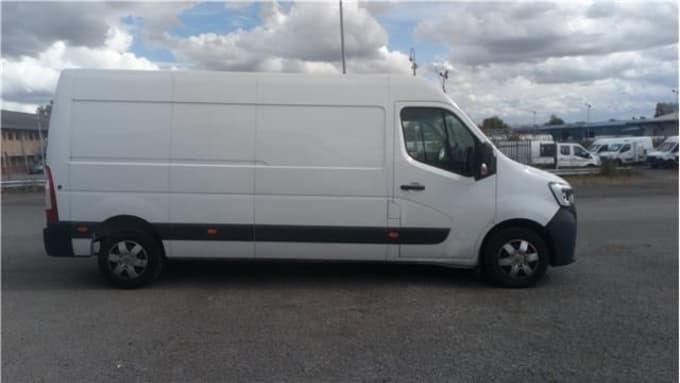 2022 Renault Master