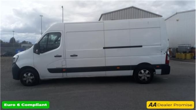 2022 Renault Master