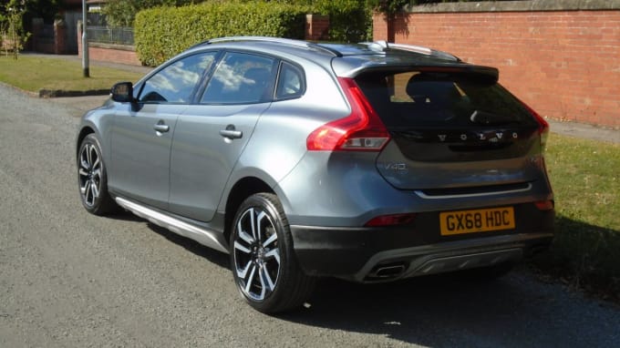 2024 Volvo V40