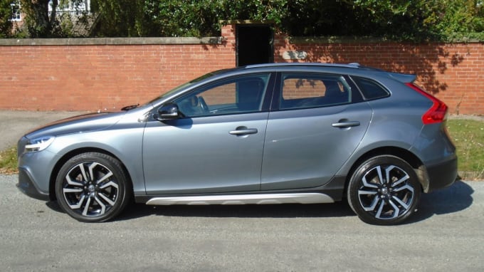 2024 Volvo V40