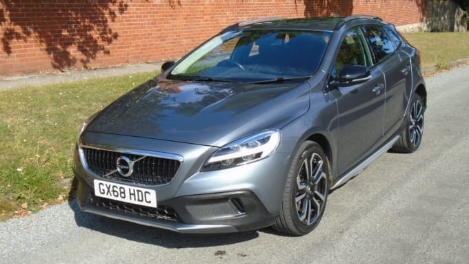 2024 Volvo V40