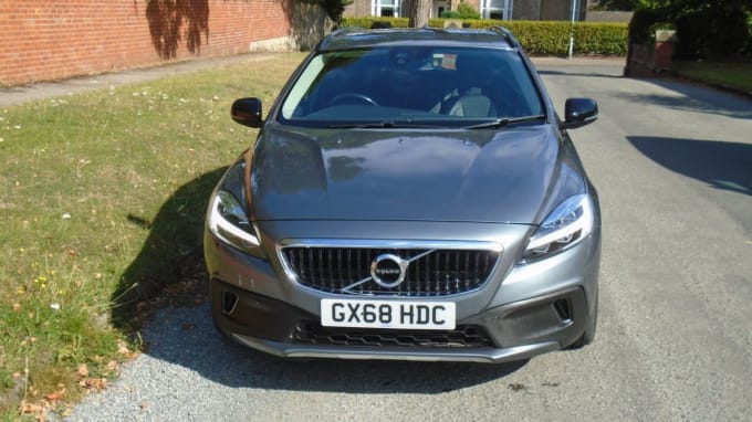 2024 Volvo V40