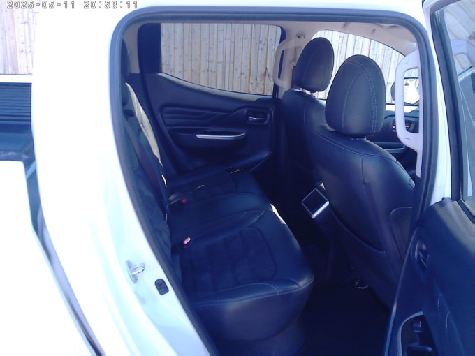 2025 Mitsubishi L200