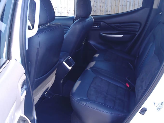 2025 Mitsubishi L200