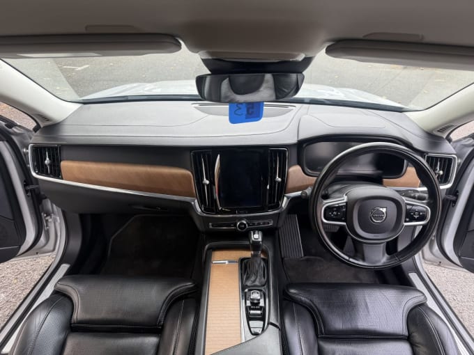 2017 Volvo S90