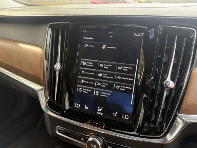 2017 Volvo S90