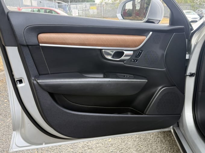 2017 Volvo S90