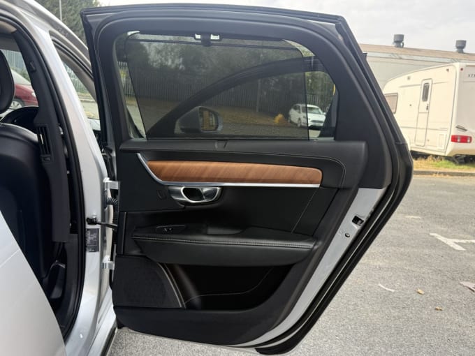 2017 Volvo S90