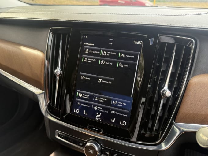 2017 Volvo S90