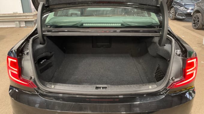 2017 Volvo S90