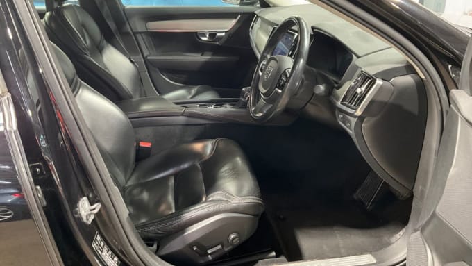 2017 Volvo S90