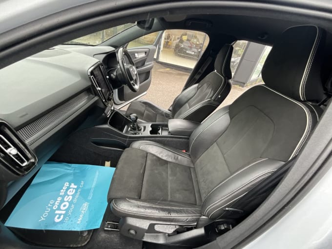 2025 Volvo Xc40