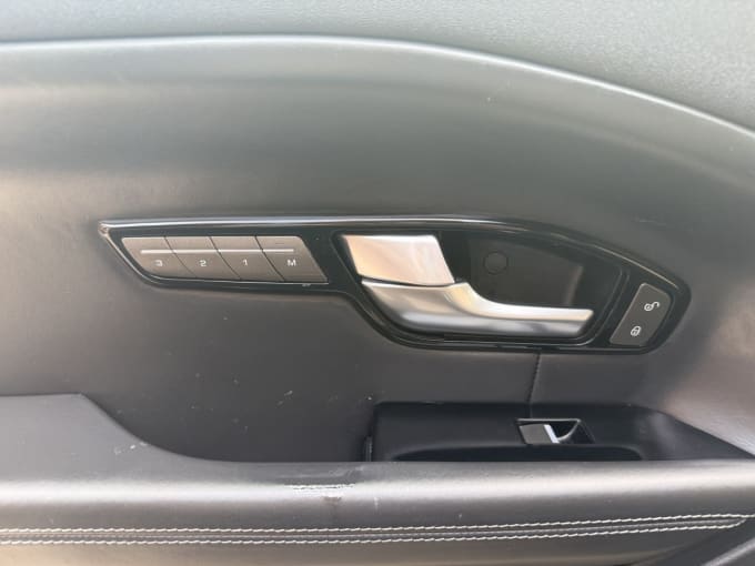 2025 Land Rover Range Rover Evoque