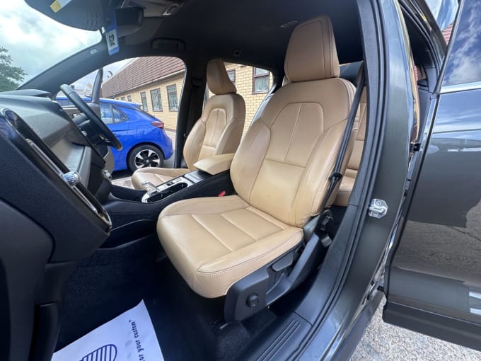 2025 Volvo Xc40