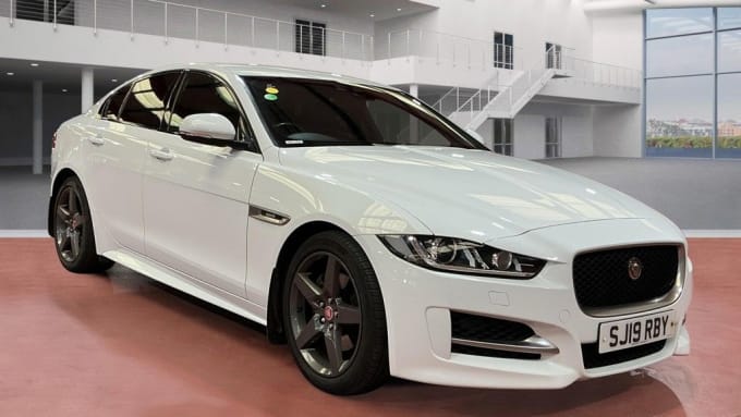 2025 Jaguar Xe