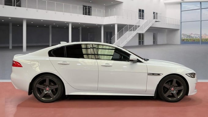 2025 Jaguar Xe