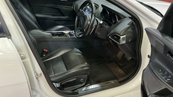 2025 Jaguar Xe