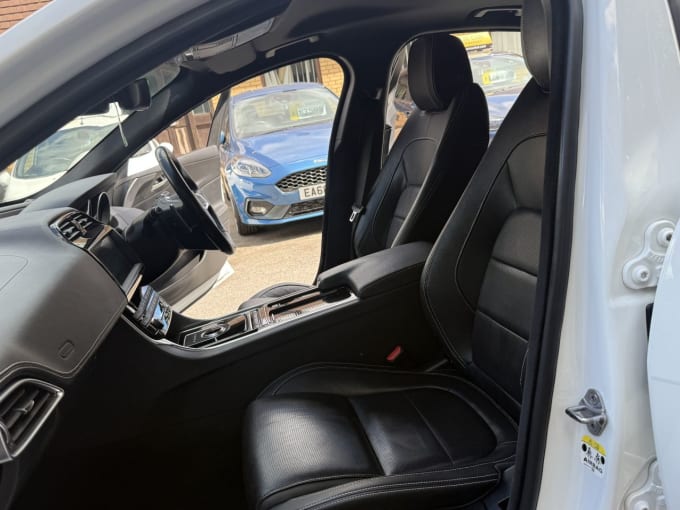 2025 Jaguar Xe