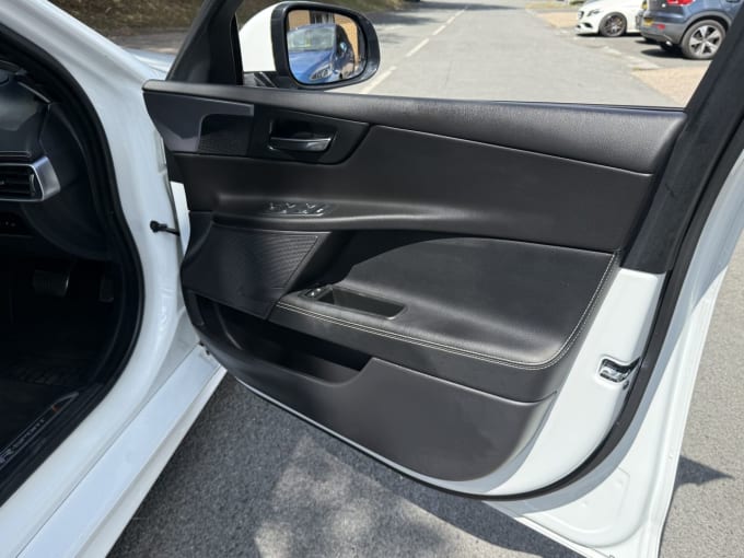 2025 Jaguar Xe