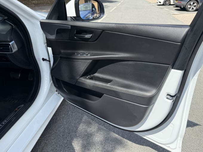2025 Jaguar Xe
