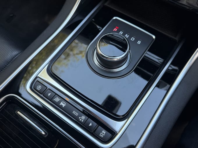 2025 Jaguar Xe