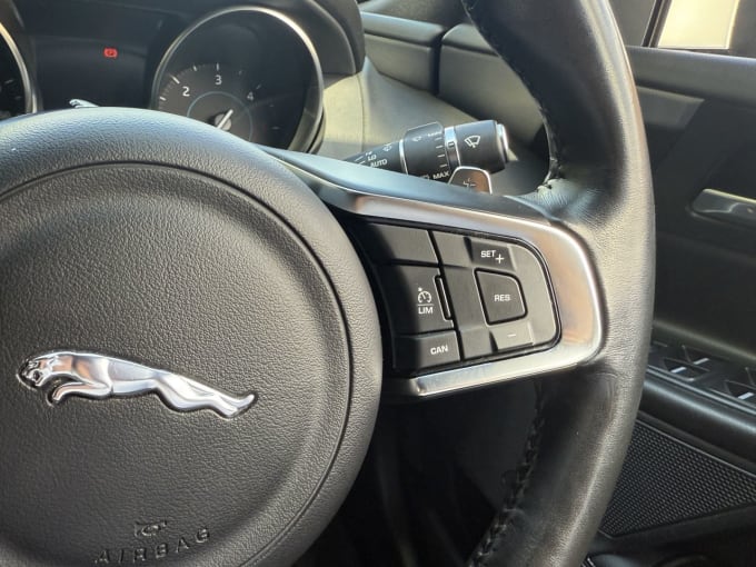 2025 Jaguar Xe