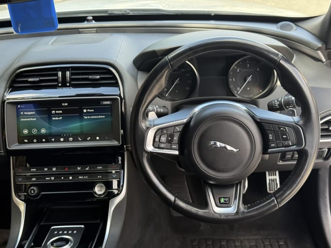 2025 Jaguar Xe
