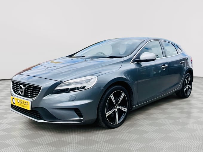 2025 Volvo V40